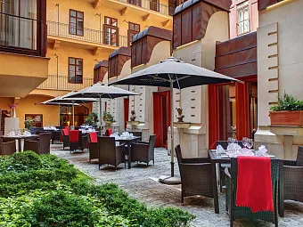 Отель MAJESTIC PLAZA 4*