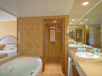 Отель  IBEROSTAR SUITES JARDIN DE SOL 4*