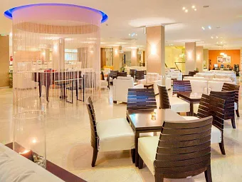 В лобби отеля MAYOR LA GROTTA VERDE GRAND RESORT 4 *
