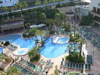 Бассейн в отеле GOLDEN BAHIA DE TOSSA 4*