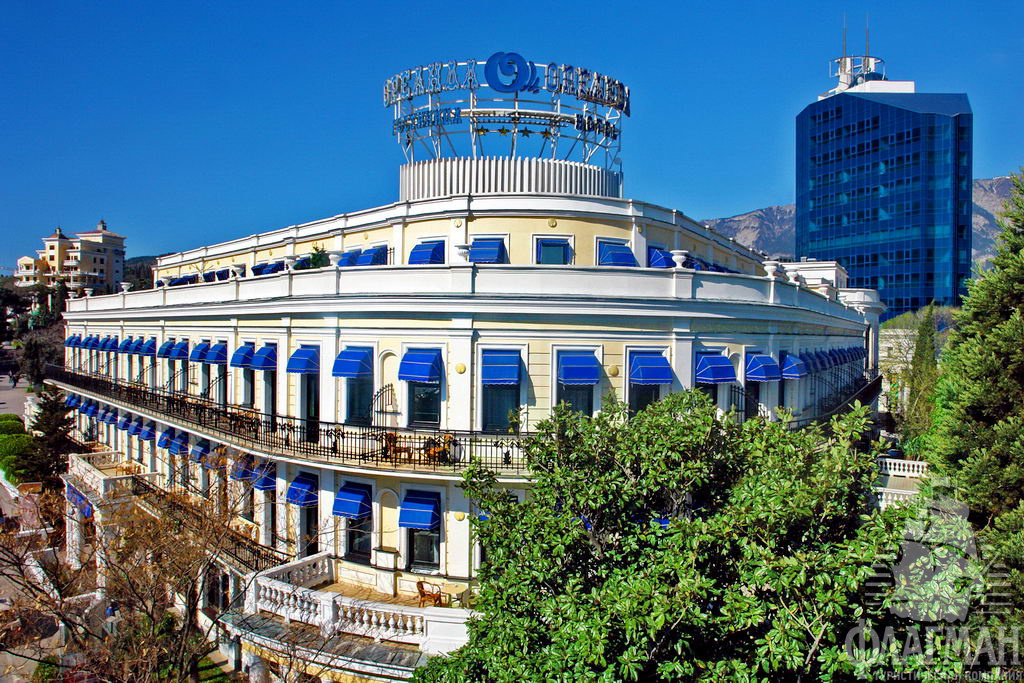 Ялта.  Более ста лет «Ореанда» поддерживает реноме самой модной и респектабельной частной гостиницы города, объединяя под своей крышей легендарный отель, SPA-клуб, популярный развлекательный центр.