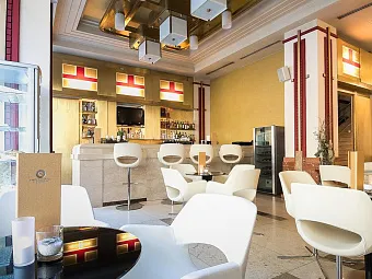 Отель MAJESTIC PLAZA 4*