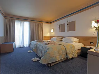  Спальня в номере Suite в ALDEMAR AMILIA MARE 5*