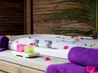 Отель KOMANDOO ISLAND RESORT 4*