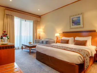 Отель GOLDEN TULIP AL BARSHA 4*