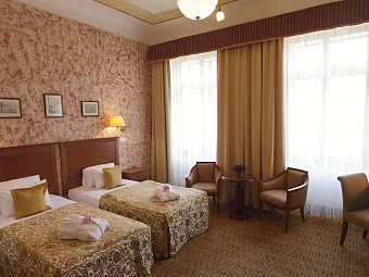 Отель MAJESTIC PLAZA 4*