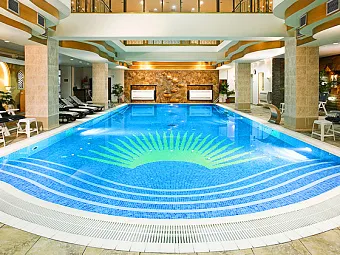 Крым. Ялта. Отель ПАЛЬМИРА ПАЛАС 4*. Закрытый баассейн.