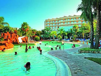 Вид на корпус и бассейн PALAS  PINEDA 4*
