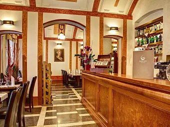 Отель MAJESTIC PLAZA 4*