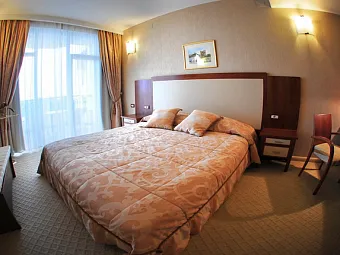 Крым. Феодосия. Отель АЛЫЕ ПАРУСА 4*. Двухкомнатный двухместный Люкс.