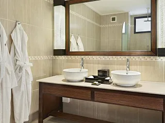 Отель DOUBLE TREE BY HILTON SEYCHELLES ALLAMANDA RESORT & SPA 4*