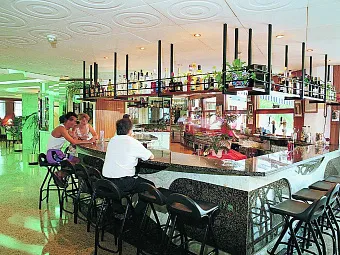 Бар в отеле HOTEL GHT OASIS PARK & SPA 4*