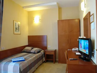 Крым. Феодосия. Отель АЛЫЕ ПАРУСА 4*. Однокомнатный одноместный Сингл