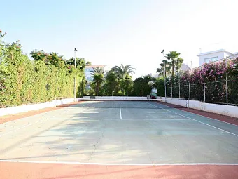 Отель ADELAIS BAY HOTEL 3*