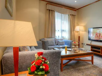 Отель GOLDEN TULIP AL BARSHA 4*