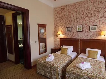 Отель MAJESTIC PLAZA 4*