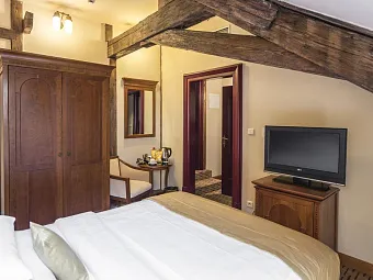 Отель MAJESTIC PLAZA 4*