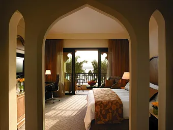Отель SHANGRI-LA HOTEL QARYAT AL BERI 5*