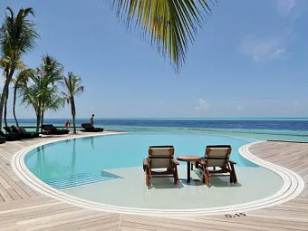 Отель KOMANDOO ISLAND RESORT 4*