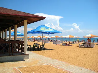 Крым. Феодосия. Отель АЛЫЕ ПАРУСА 4*. Пляж отеля.