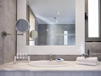Отель KONTOKALI BAY RESORT & SPA 5*