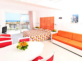  Отель MARLITA BEACH HOTEL APTS 4*
