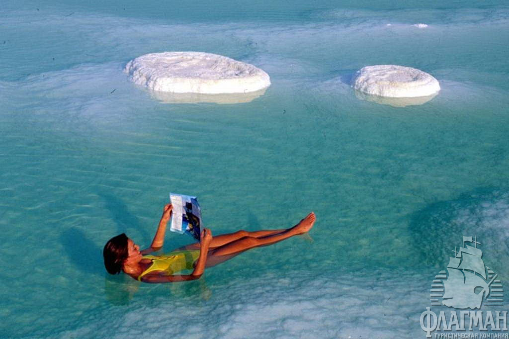 У каждого туриста, побывавшего на Мёртвом море, есть в коллекции водобная фотка