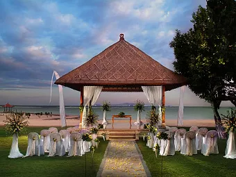 NUSA DUA BEACH HOTEL & SPA 5*