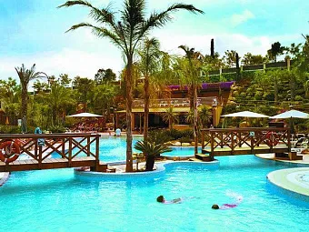 Бассейн в отеле GOLDEN BAHIA DE TOSSA 4*