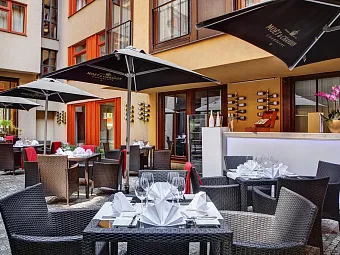 Отель MAJESTIC PLAZA 4*