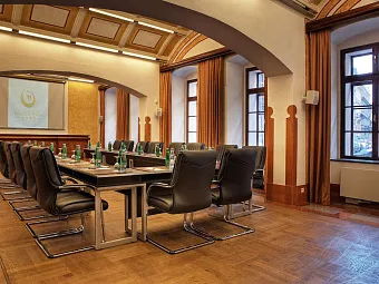 Отель MAJESTIC PLAZA 4*