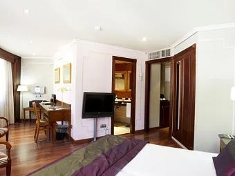 Отель PLAZA ANDORRA LA VELLA 5*