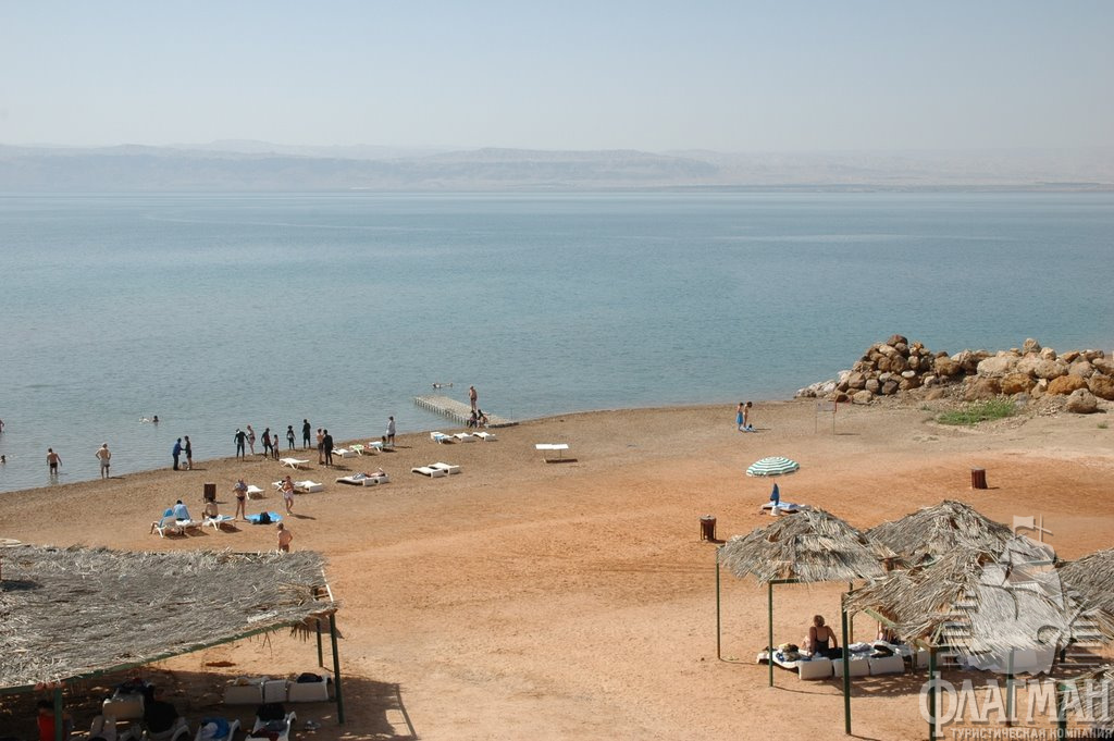 Мёртвое море. Кроме пляжей при отелях здесь есть и общественный