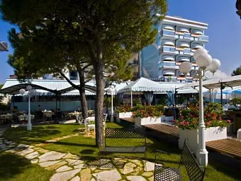  Отель MONACO & QUISISANA 4*