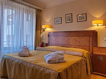 Отель MAJESTIC PLAZA 4*