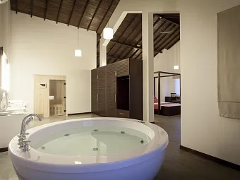 Отель THE CALM RESORT & SPA 4*
